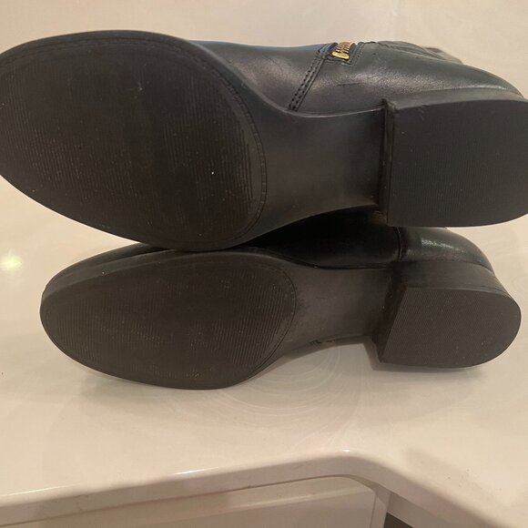 Authentic Michael Kors MK Signature boots - Picture 7 of 10